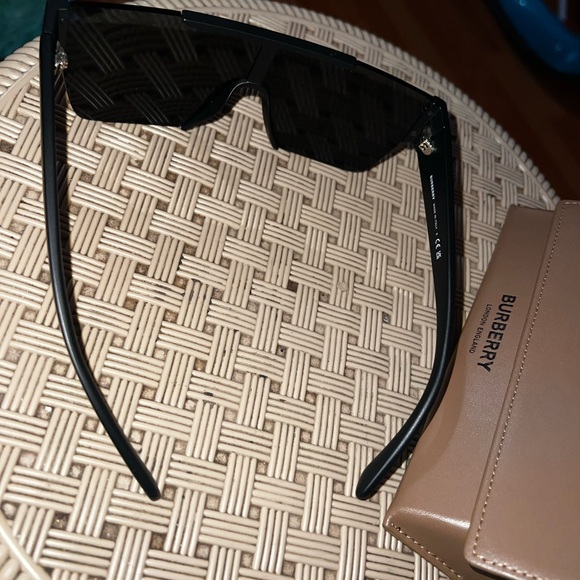 BURBERRY SUN GLASSES BLACK - Picture 7 of 9
